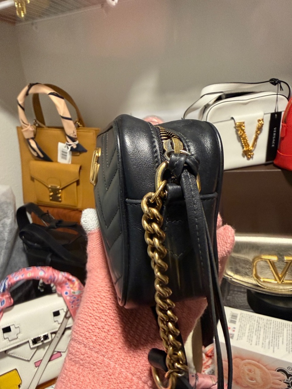 Gucci Black Leather Chevron Matelassé Crossbody with Gold GG - Picture 16 of 17
